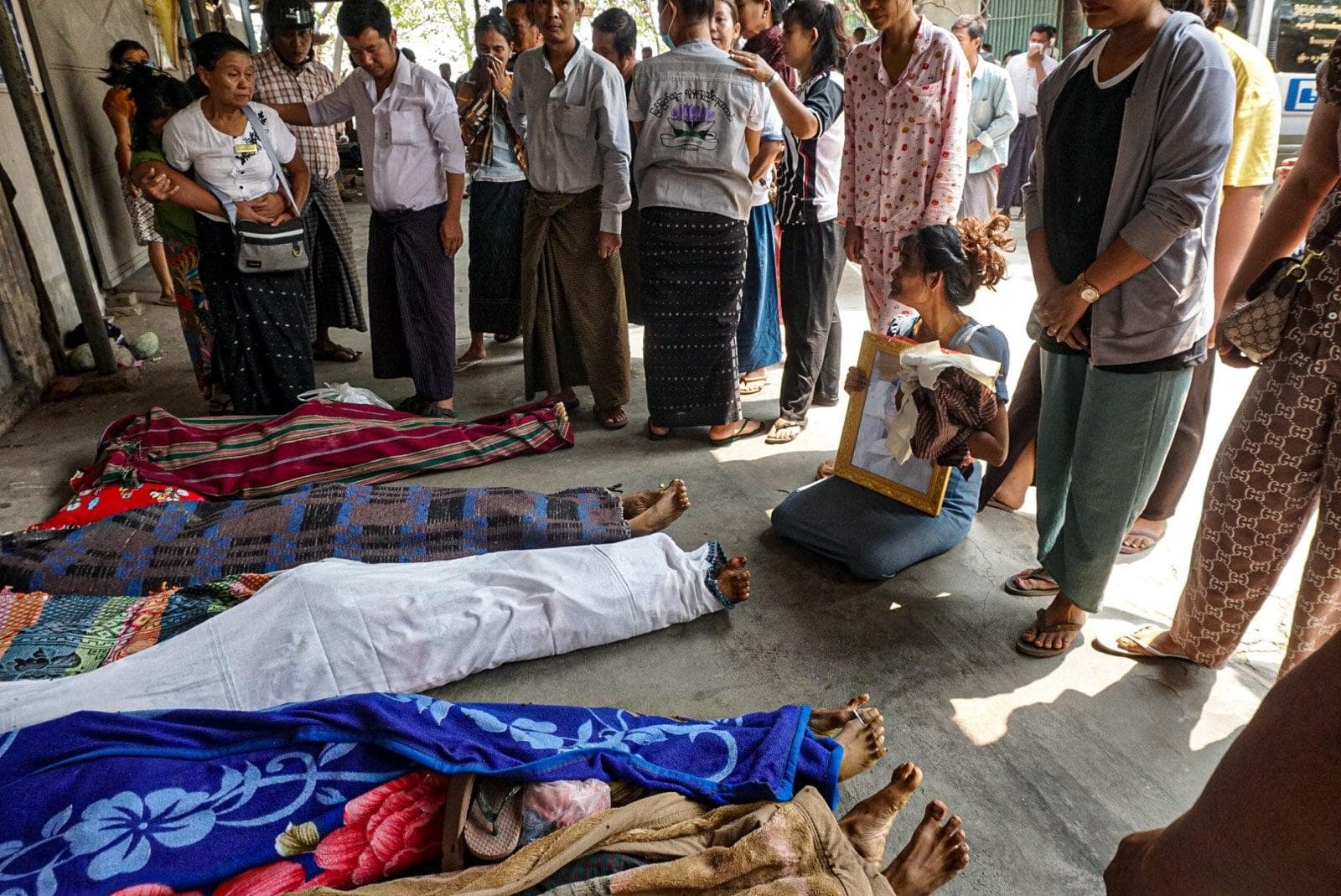 Mandalay crematoriums overwhelmed as Myanmar quake death toll mounts