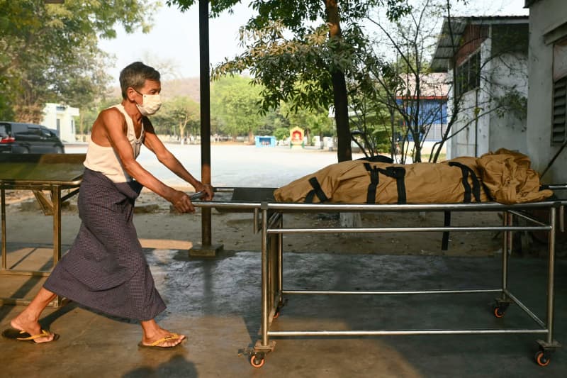 ‘Noble work’ of Buddhist cremations after Myanmar quake