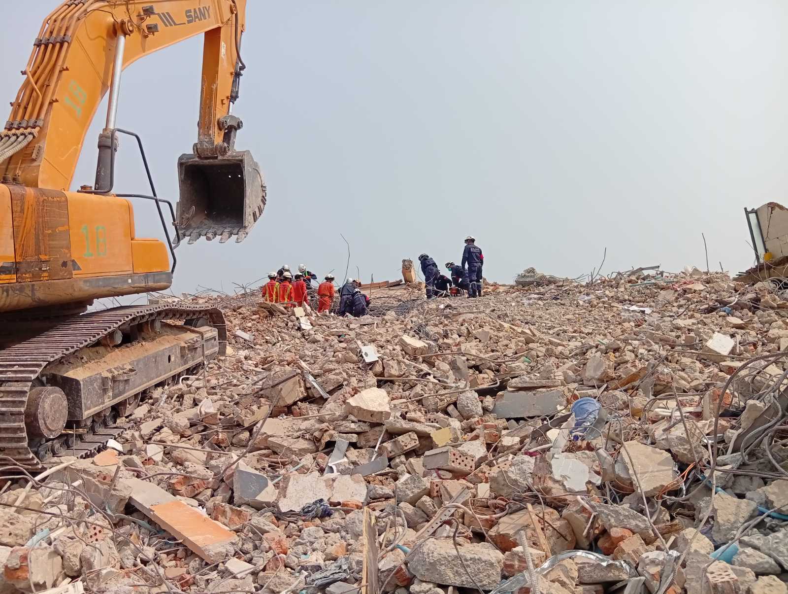 With scant help from junta, rescue operations continue nearly one week after Myanmar quake